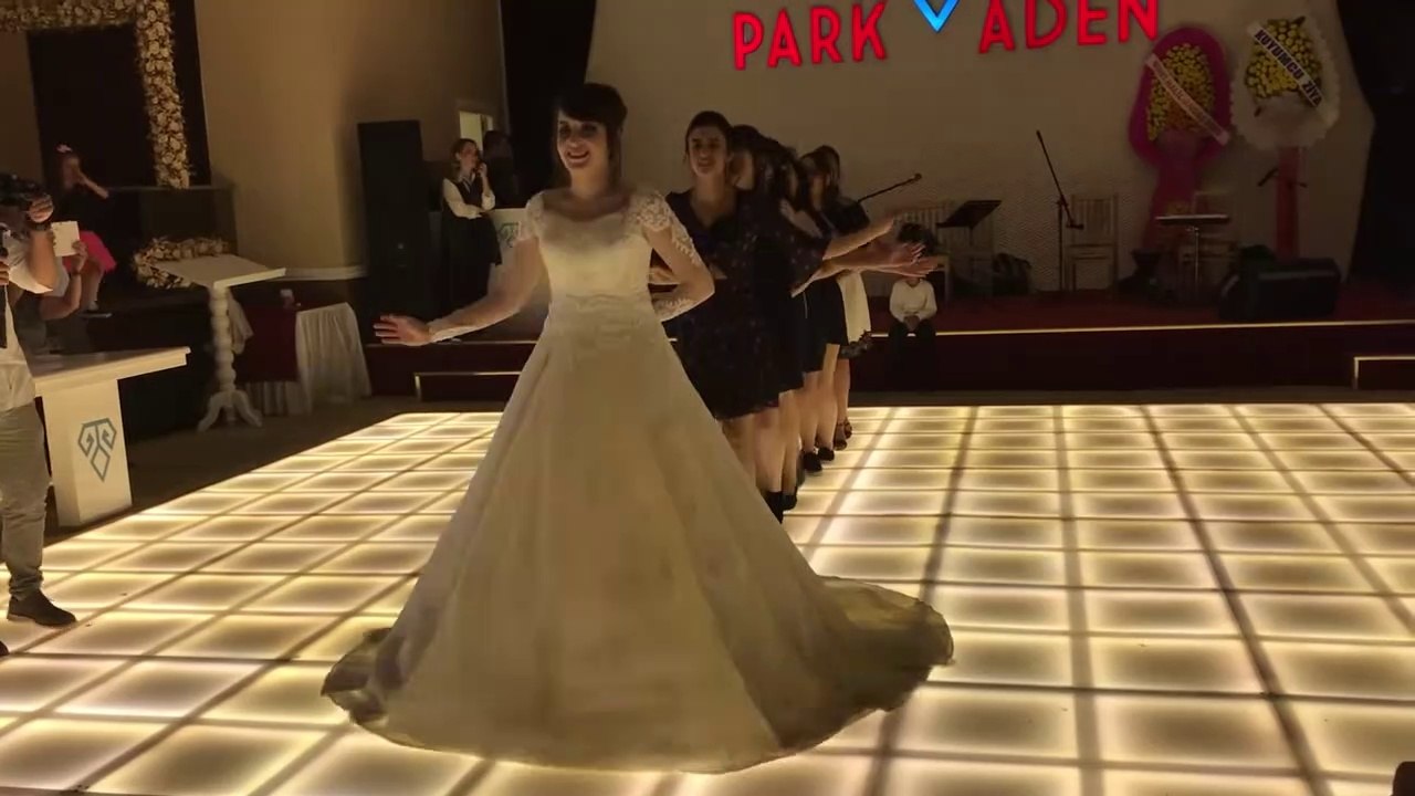 Gelin ve arkadaşları dörtürmüşler