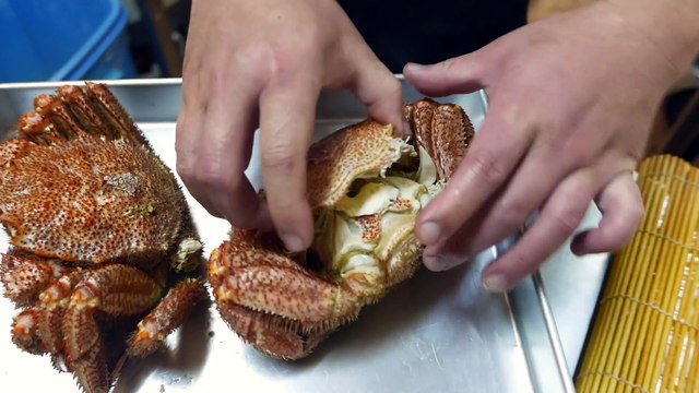 Japanese Street Food - HAIRY CRAB Egg Omelette Okinawa Seafood Japan