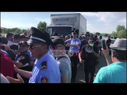 Militantët e PD përplasen me policinë në kryqëzimi i Dajçit, nuk lejojnë kalimin e automjeteve