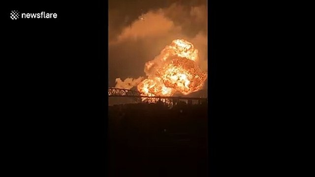 Huge explosion at oil refinery in Philadelphia