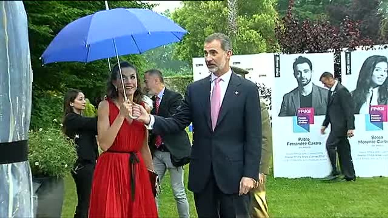 Los reyes llegan al espacio cedido por los hermanos Roca para presidir los Premios Fundación Princesa de Gerona