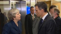 Sánchez junto a la primera ministra británica, Theresa May