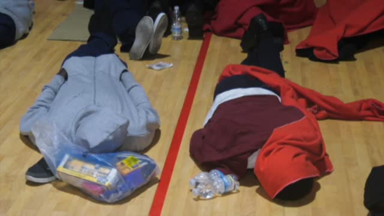 La oleada de pateras obliga a habitlitar pabellones municipales para atender a los inmigrantes