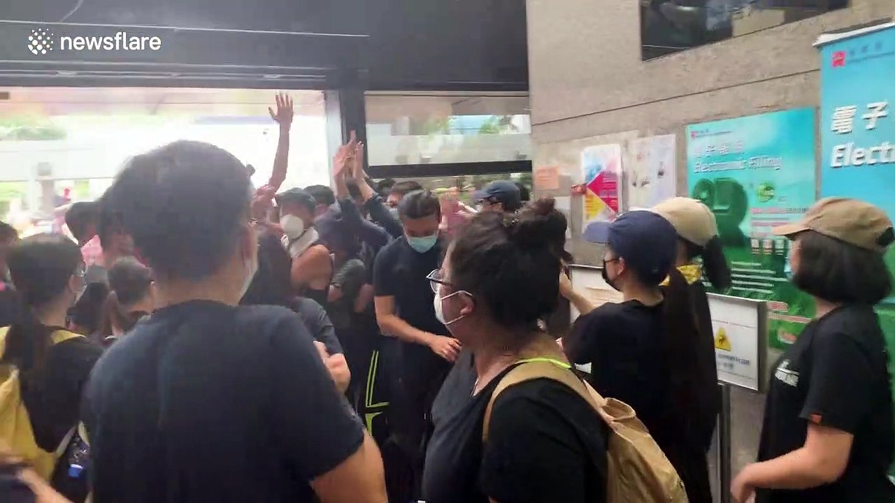 Old man quarrels with protesters inside Hong Kong's Immigration Tower
