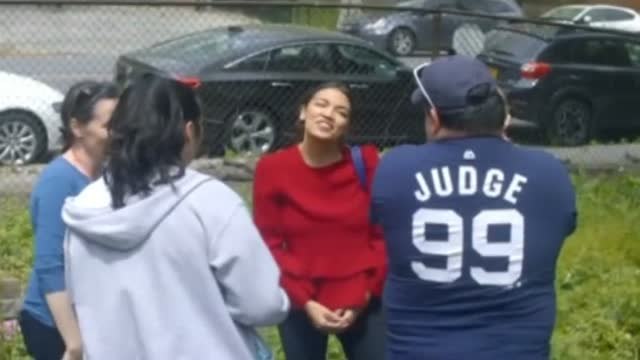 Una millennial, del Bronx y de origen latino gana las primarias demócratas en Nueva York