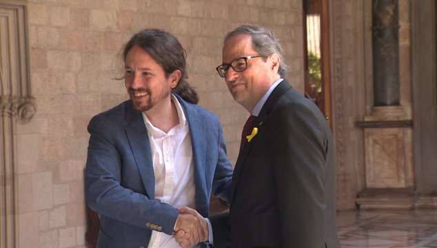 Torra e Iglesias intercambian libros al reunirse