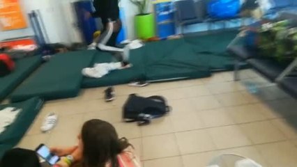 55 estudiantes españoles pasan la noche en el aeropuerto de Bristol por una cancelación de su vuelo