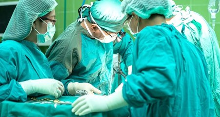 Sağlıkta zorunlu hizmet süresi düşürüldü