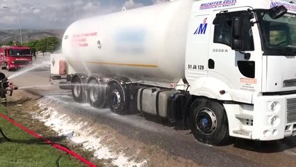 (TEKRAR) Kırıkkale'de LPG tankerinde yangın