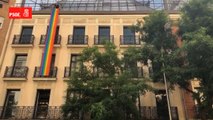 La sede del PSOE en Ferraz se engalana con la bandera arcoíris
