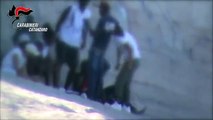 Catanzaro - Nascondevano droga sotto la sabbia per poi spacciarla in spiaggia fermati tre africani (21.06.19