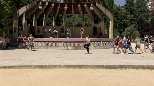 Los vecinos del norte de Madrid bailan por el futuro del barrio