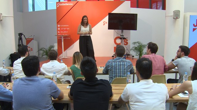 Melisa Rodríguez (Cs) atiende a los medios de comunicación