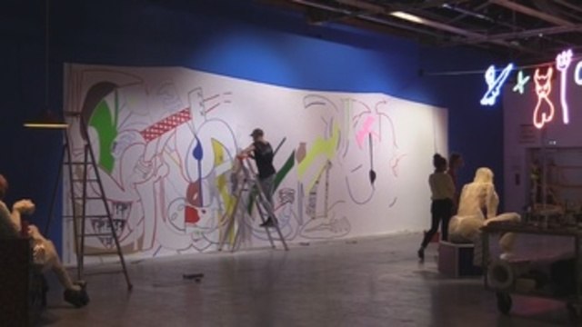 El Palais de Tokyo de París construye una ciudad imaginaria mediante el arte