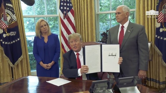 Trump ordena reunificar a las familias separadas