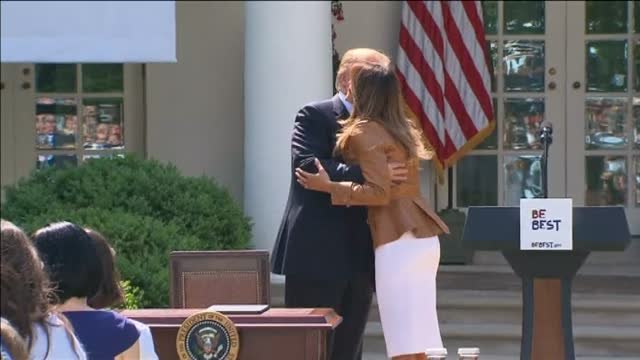 Trump da marcha atrás en su política de separar familias