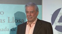 Mario Vargas Llosa, ingresado tras una repentina caída