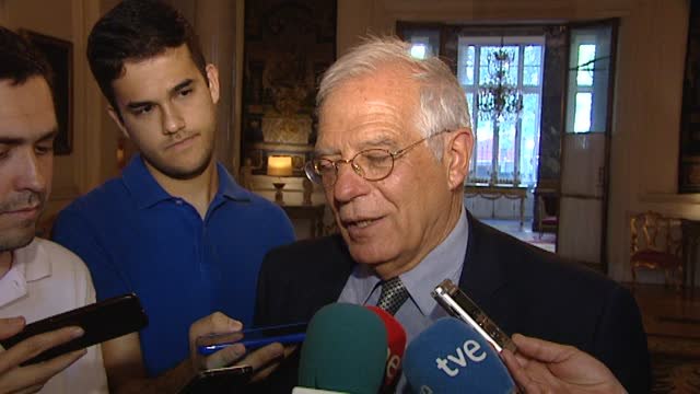 Borrell cree que se debe estudiar la creación de centros de migrantes fuera de la UE