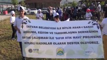 BİTLİS Bitlisli kadınlar, Van Gölü sahilinde çöp topladı