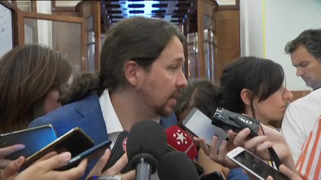 Pablo Iglesias aplaude que Rajoy haya optado por ganar su sueldo por su profesión