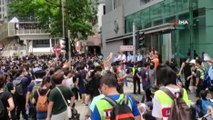 - Hong Kong'da Protestocular Yeniden Sokaklarda- Protestocular Polis Merkezini Kuşattı