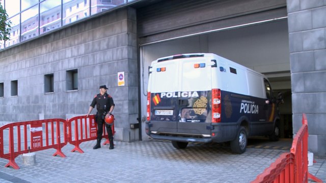 Furgón con los cinco acusados de La Manada llega a los juzgados