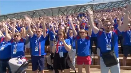 Ritual vikingo de la afición de Islandia para animar a su selección