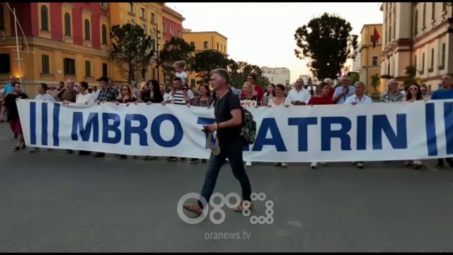 RTV Ora - Mbështetësit e Teatrit në protestën e opozitës