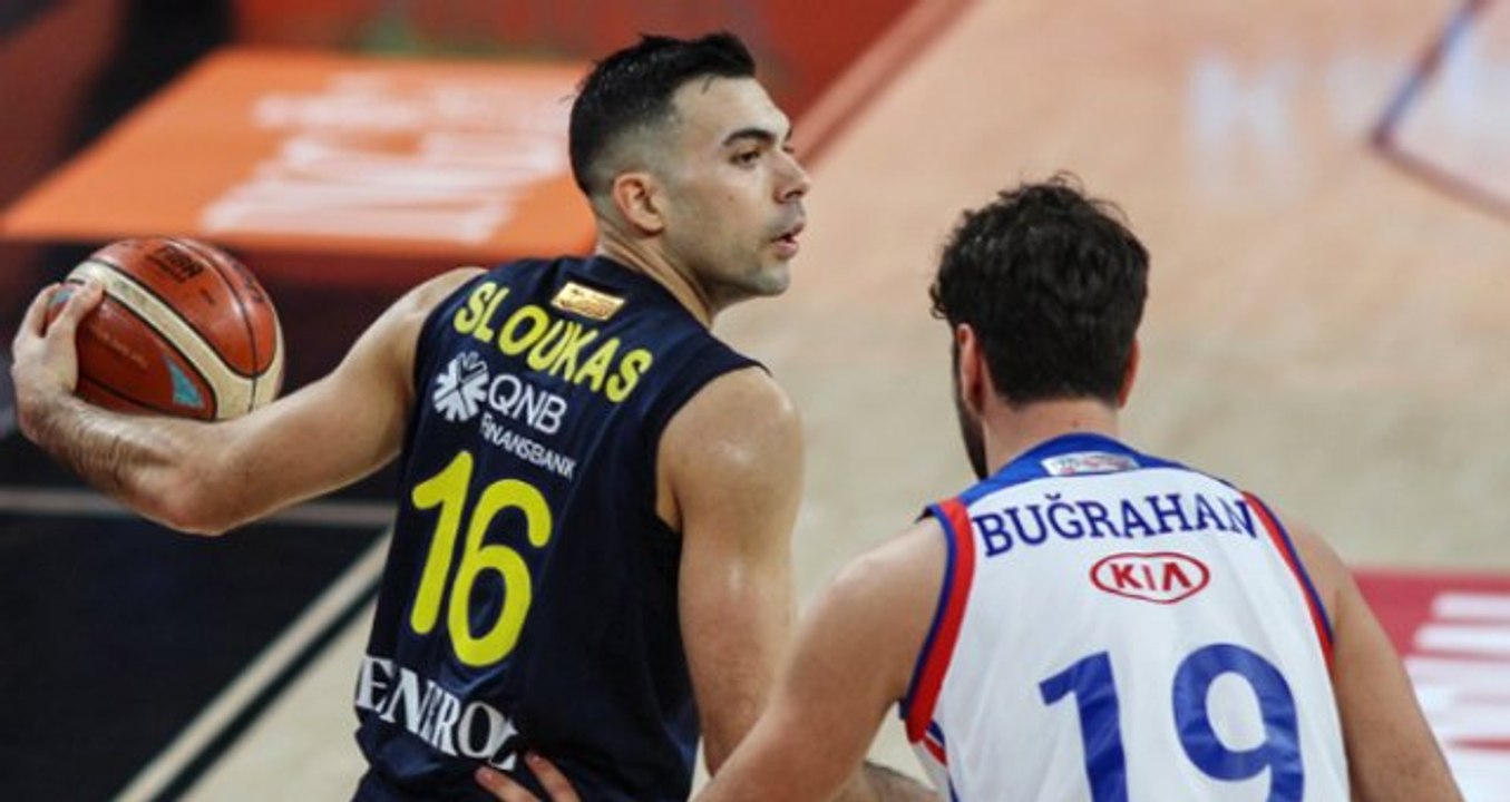 Anadolu Efes, Fenerbahçe Beko'yu 89-74 yenerek Basketbol Süper Ligi'nde şampiyon oldu