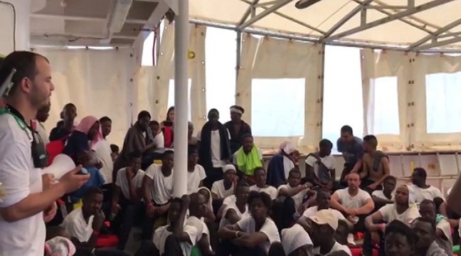 El 'Aquarius' viaja rumbo a Valencia