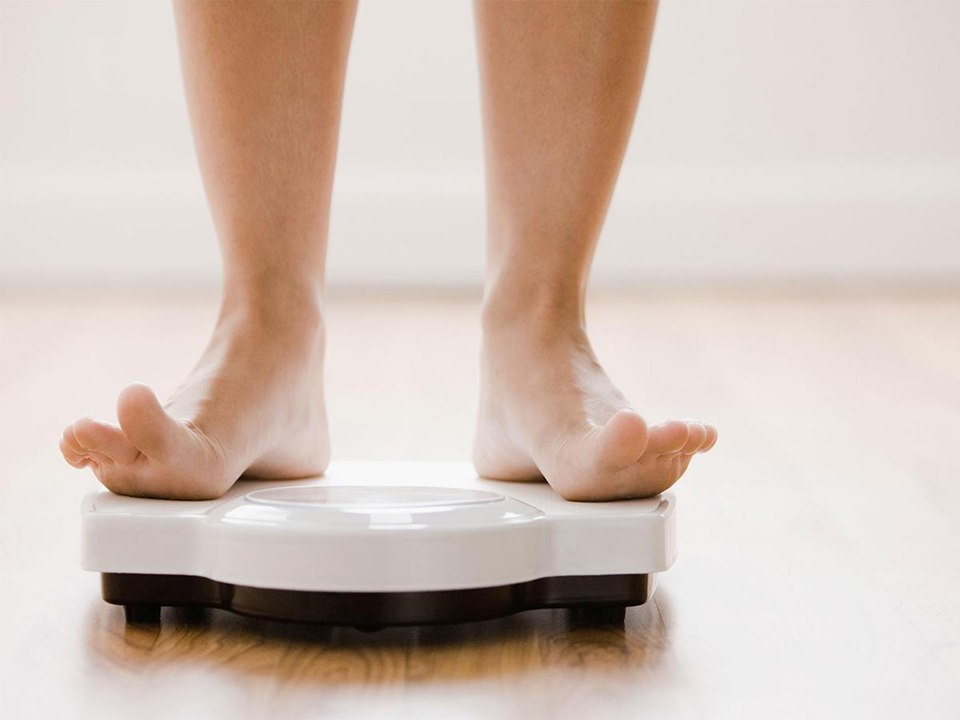 10 Ways to Lose Weight Without Dieting or Stepping Foot in the Gym