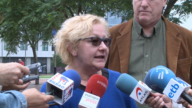 Comisarios explican exposición de Joana Vasconcelos