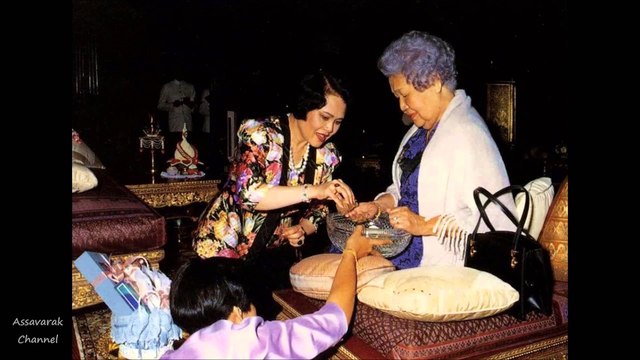 ราชินีในรัชกาลที่ 9 ทรงสดับพระพิธีธรรมสวดพระอภิธรรมศพหม่อมหลวงบัว กิติยากร 23 ก.ย. 2542