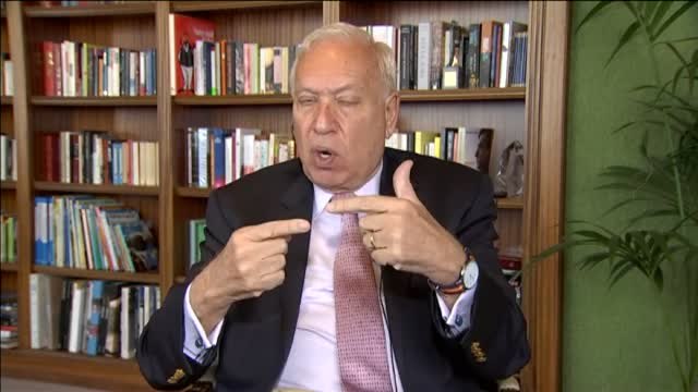 García Margallo exige otro medio alternativo si se eliminan las concertinas