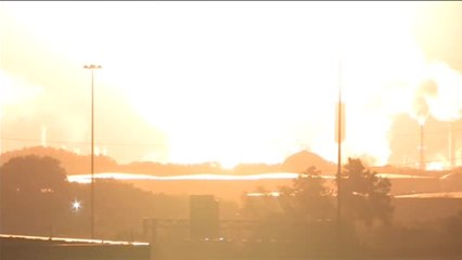 Violenta explosión en la mayor refinería del este de Estados Unidos