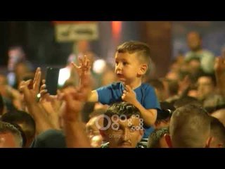 RTV Ora - Në këmbë për ardhmen, ky është protestuesi më special sot para kryeministrisë