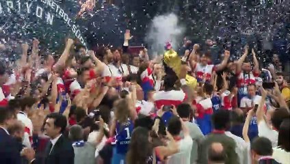 Anadolu Efes kupasını aldı - İSTANBUL