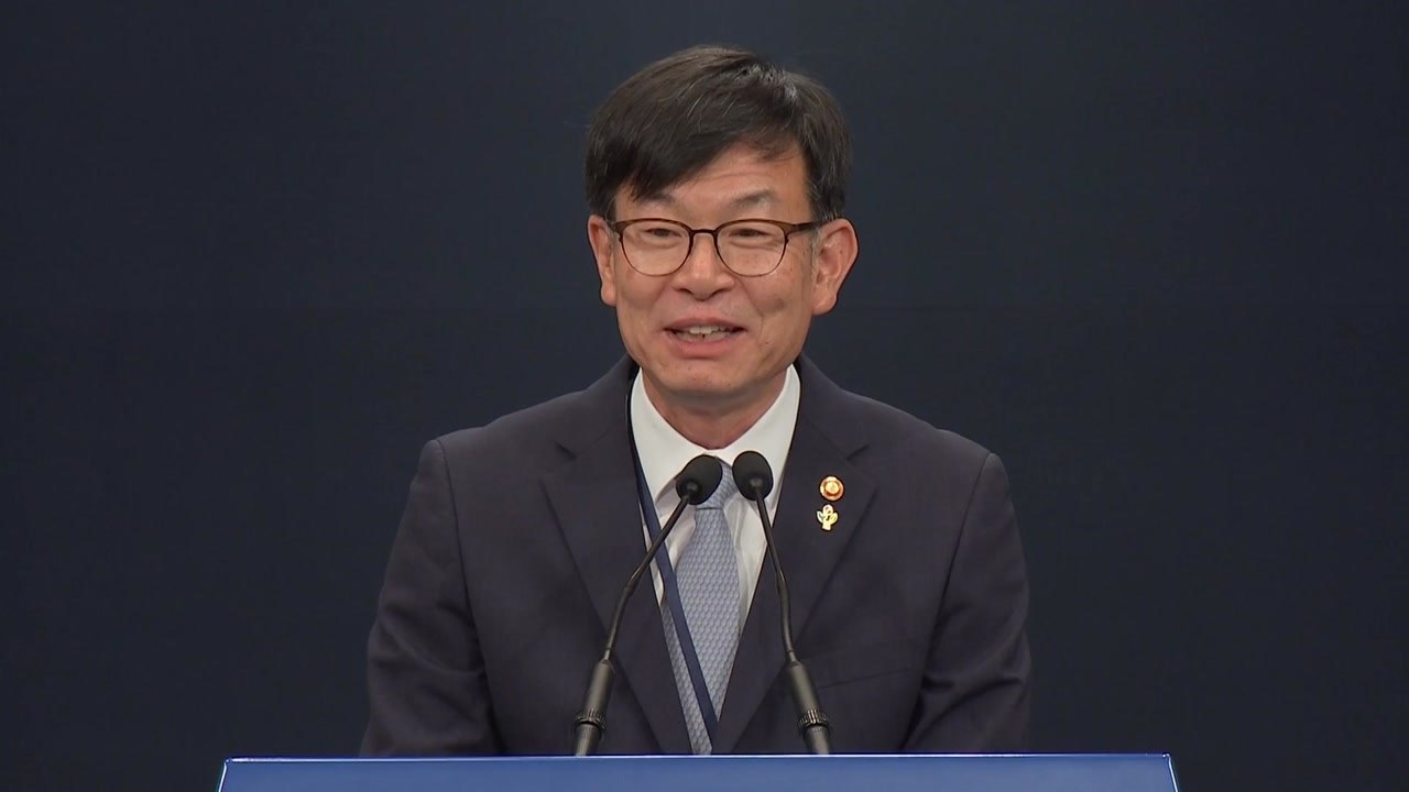 새 정책실장 김상조의 '컬러링 정치'..."국민 지지할 정책 펼 것" / YTN