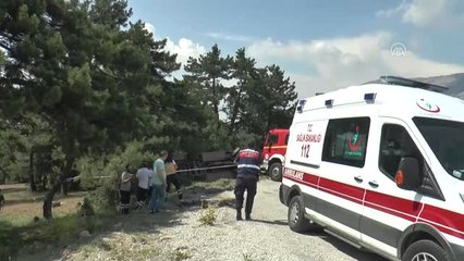 Öğretmenler ve çocukları taşıyan midibüs devrildi: 17 yaralı