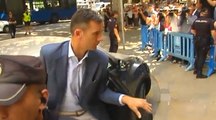 Urdangarin llega a la Audiencia, donde es recibido al grito de 