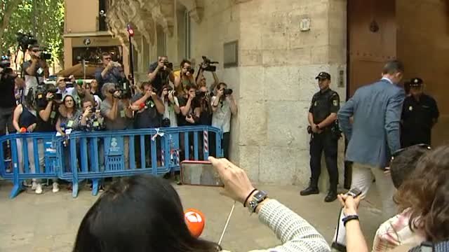 Urdangarín recoge su orden de ingreso en prisión