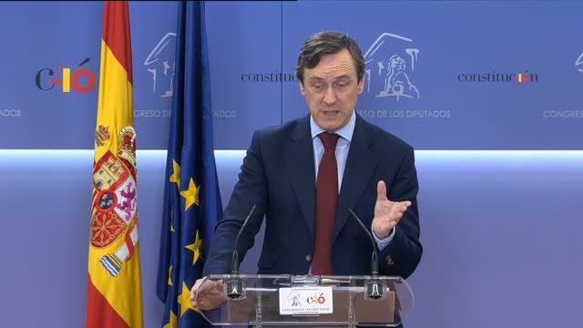 Oltra responde a Hernando que prefiere apuntarse el tanto de la ayuda humanitaria a apuntarse el tanto de saquear las arcas públicas