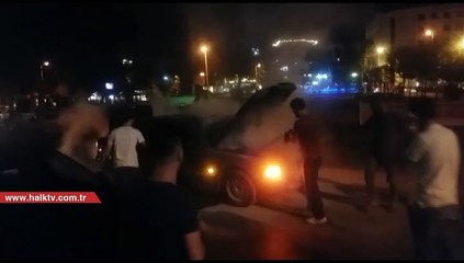 Kadıköy'de araç yangını panik yarattı