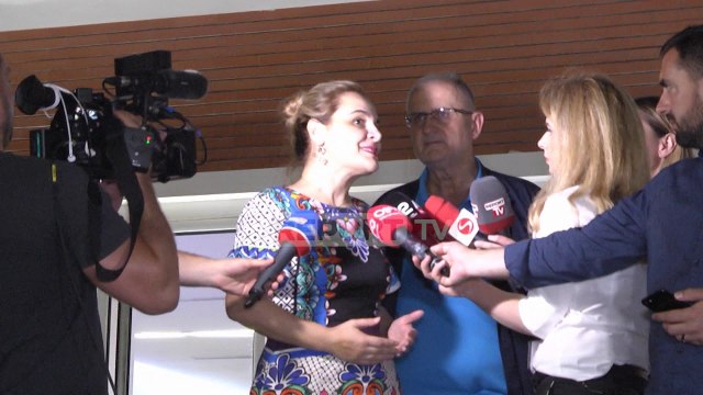 Report TV - Kryemadhi pas mbledhjes me Bashën: Shqiptarët janë kundër Ramës