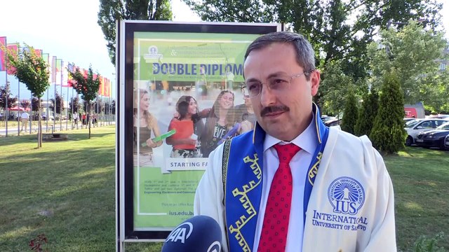 Uluslararası Saraybosna Üniversitesinde mezuniyet töreni - SARAYBOSNA