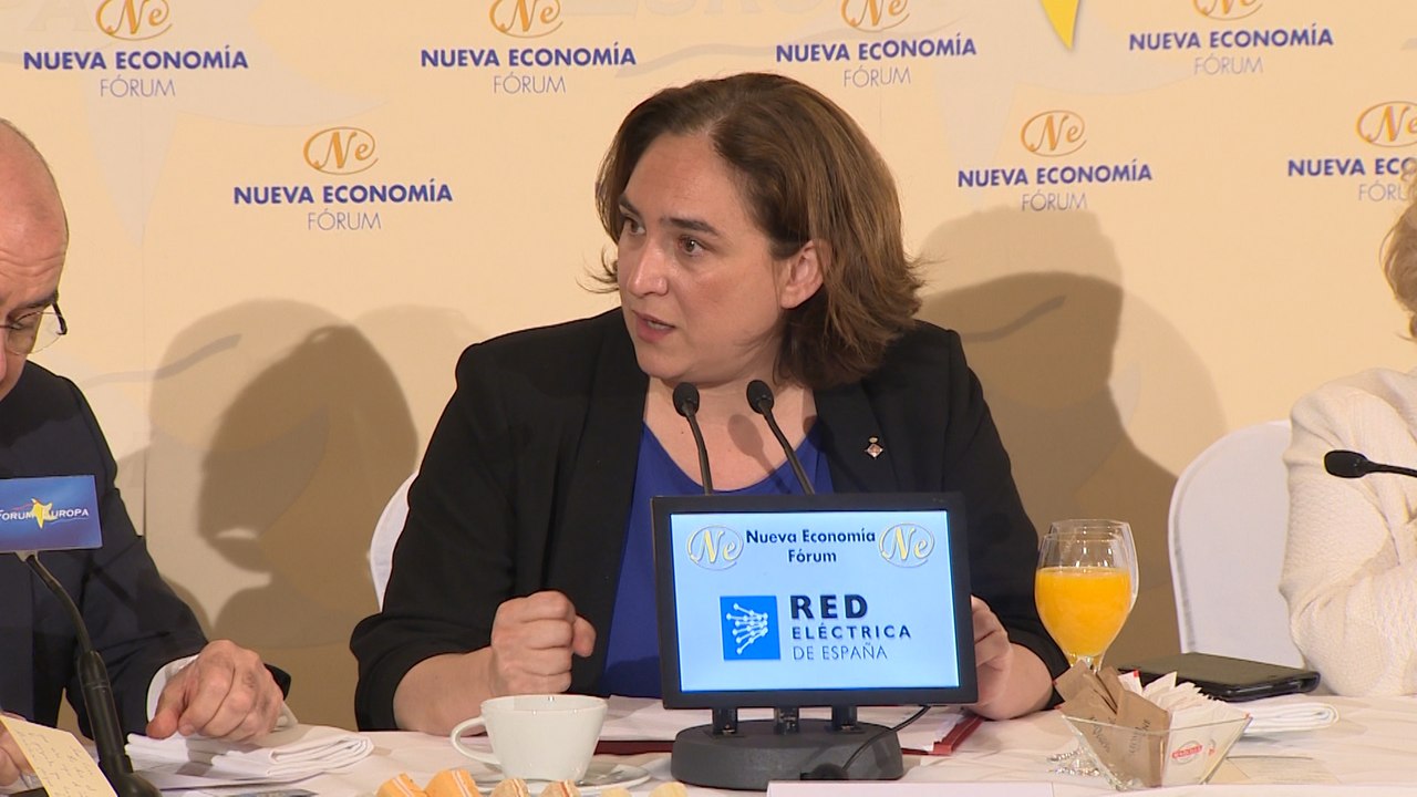 Colau urge a Sánchez a reunirse con Torra