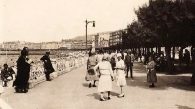 El Ayuntamiento de San Sebastián sortea tramos de la icónica barandilla de La Concha