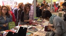 Andrea Levy visita la Feria del Libro de Madrid