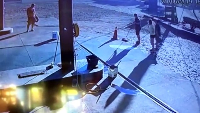 Vídeo: Carro com placas de Cascavel invade posto de combustíveis