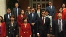 Pedro Sánchez reúne a su gabinete por primera vez en su primer Consejo de Ministros